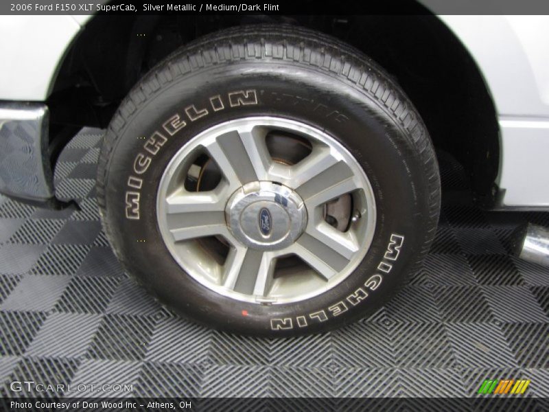 Silver Metallic / Medium/Dark Flint 2006 Ford F150 XLT SuperCab