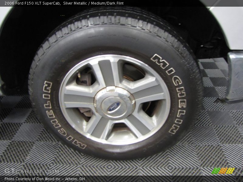 Silver Metallic / Medium/Dark Flint 2006 Ford F150 XLT SuperCab