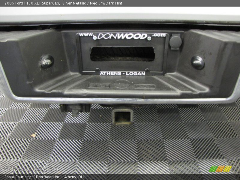 Silver Metallic / Medium/Dark Flint 2006 Ford F150 XLT SuperCab