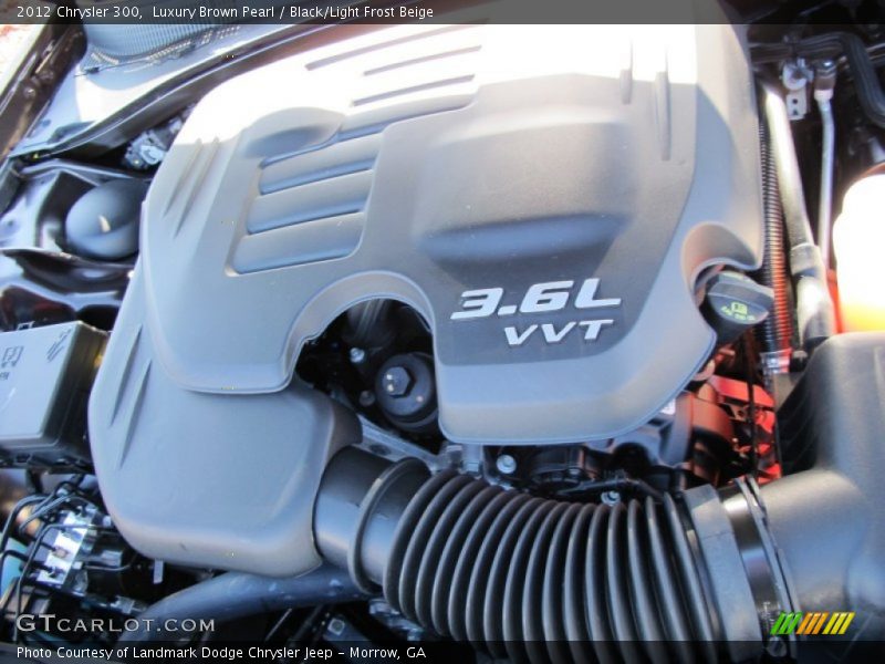 Luxury Brown Pearl / Black/Light Frost Beige 2012 Chrysler 300