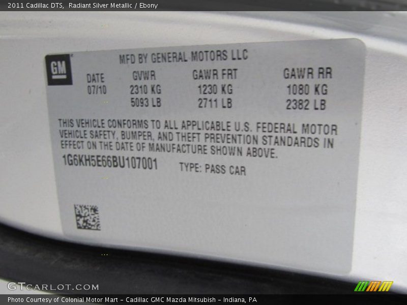 Radiant Silver Metallic / Ebony 2011 Cadillac DTS