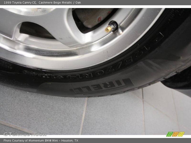 Cashmere Beige Metallic / Oak 1999 Toyota Camry CE