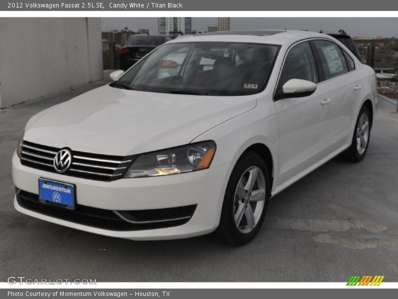 Candy White / Titan Black 2012 Volkswagen Passat 2.5L SE