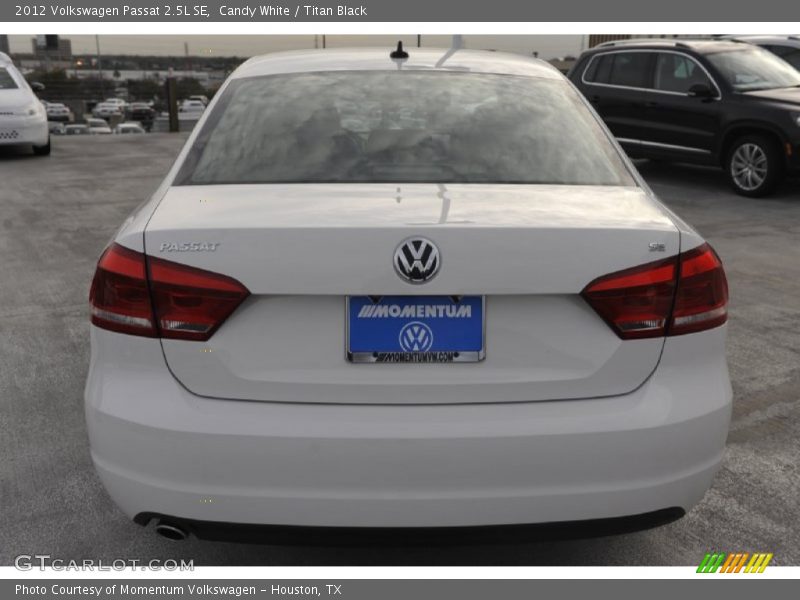 Candy White / Titan Black 2012 Volkswagen Passat 2.5L SE