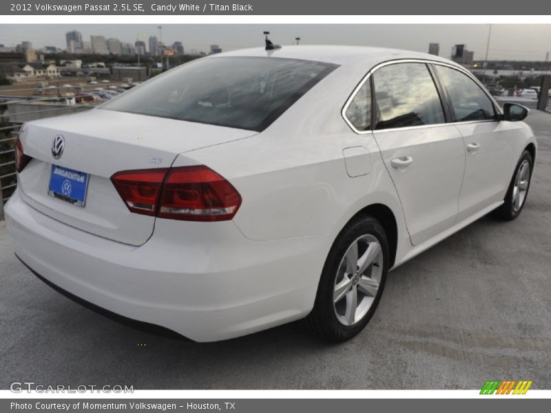 Candy White / Titan Black 2012 Volkswagen Passat 2.5L SE