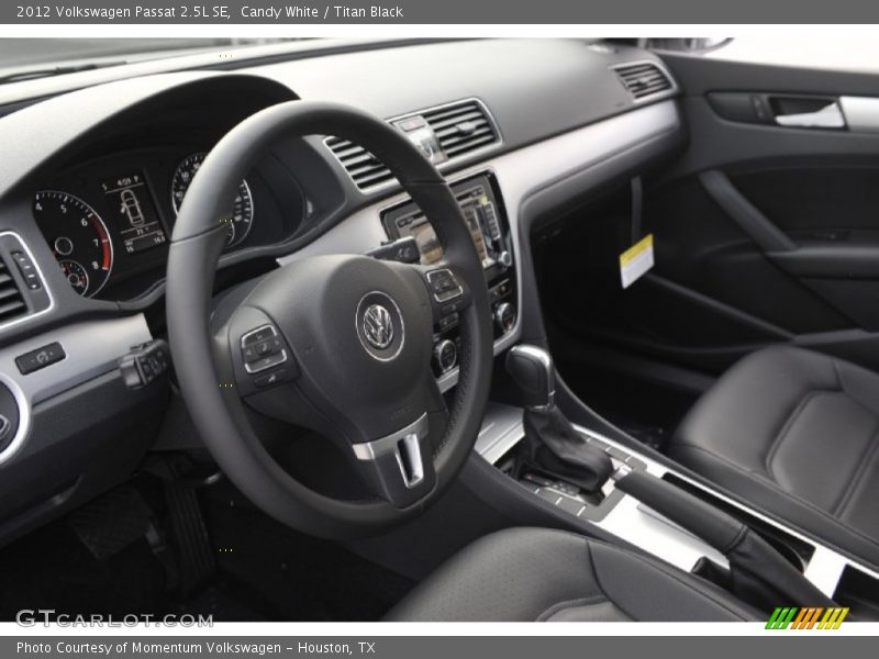Candy White / Titan Black 2012 Volkswagen Passat 2.5L SE