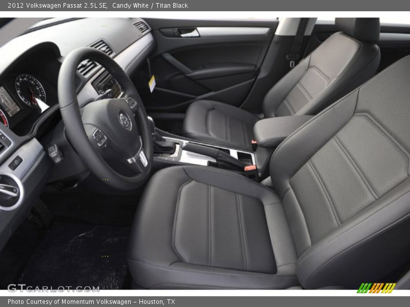 Candy White / Titan Black 2012 Volkswagen Passat 2.5L SE