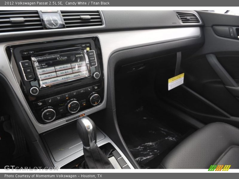 Candy White / Titan Black 2012 Volkswagen Passat 2.5L SE