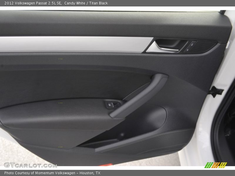Candy White / Titan Black 2012 Volkswagen Passat 2.5L SE