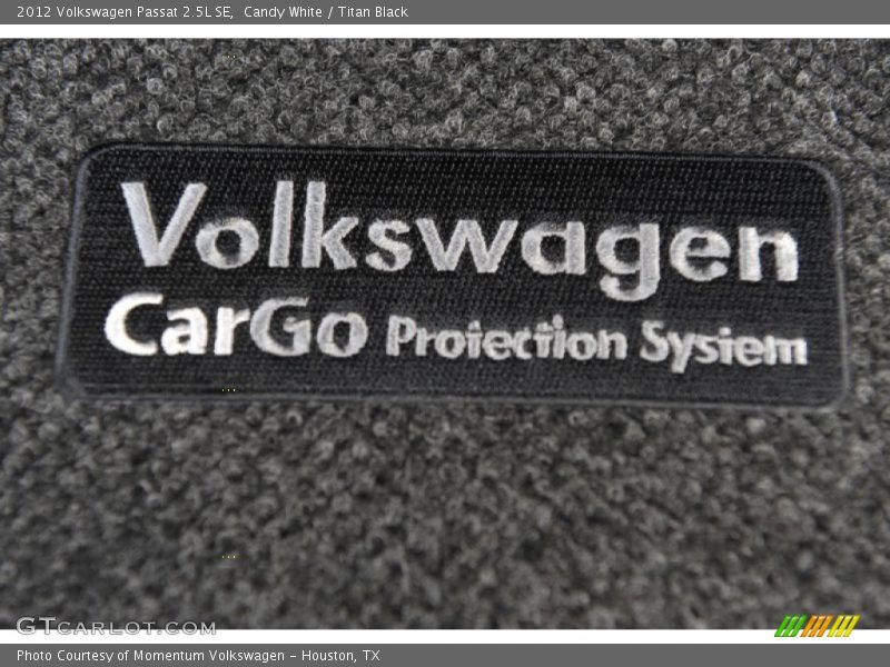 Candy White / Titan Black 2012 Volkswagen Passat 2.5L SE