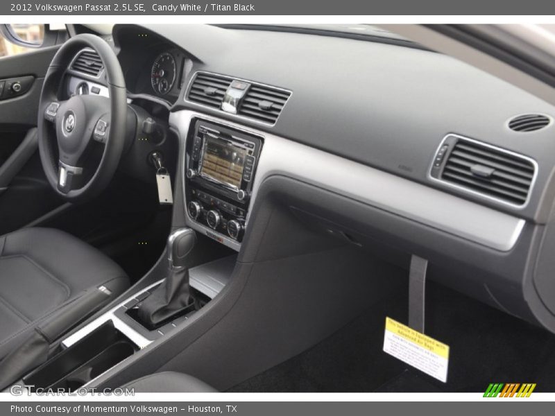 Candy White / Titan Black 2012 Volkswagen Passat 2.5L SE