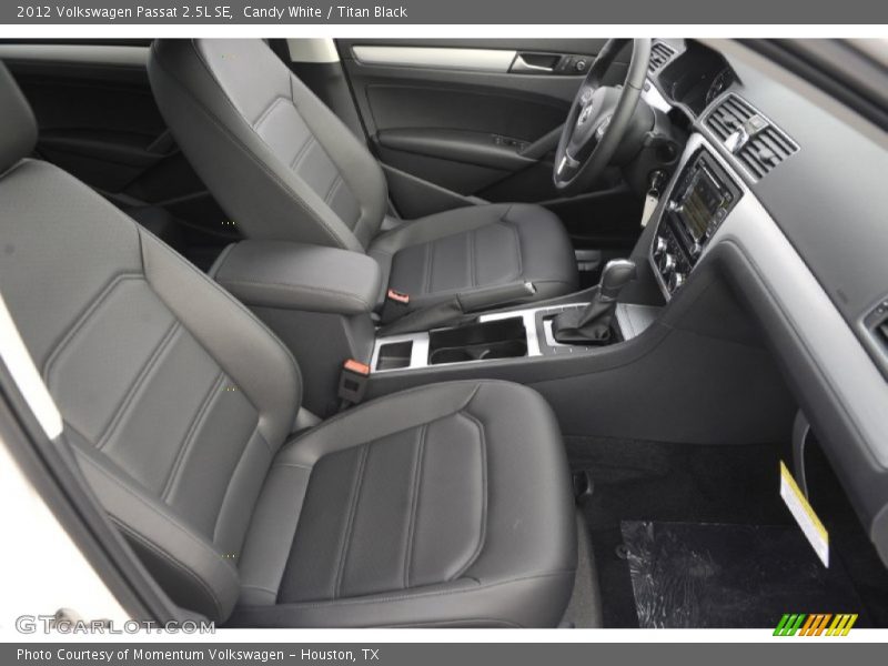 Candy White / Titan Black 2012 Volkswagen Passat 2.5L SE