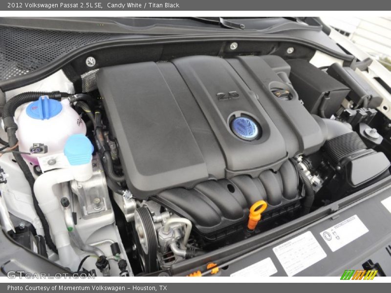 Candy White / Titan Black 2012 Volkswagen Passat 2.5L SE
