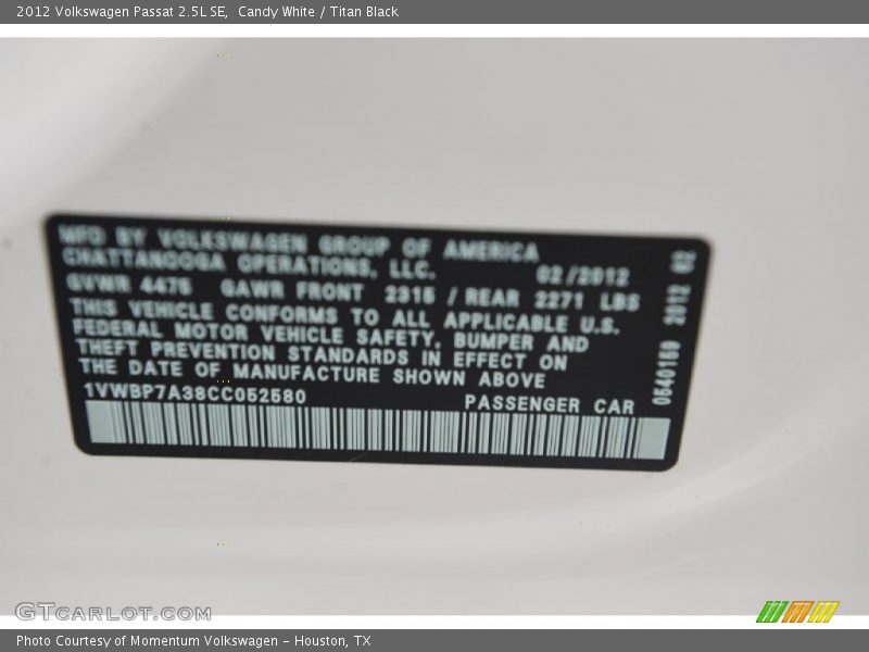 Candy White / Titan Black 2012 Volkswagen Passat 2.5L SE
