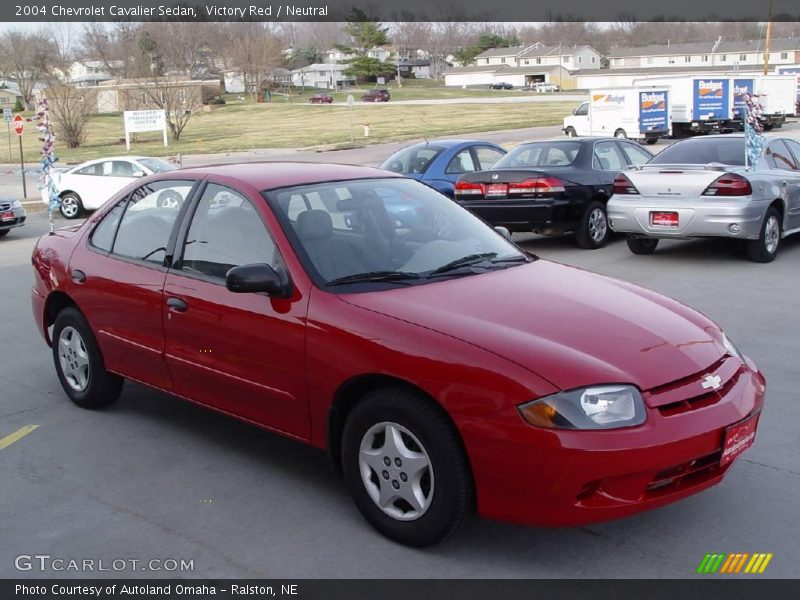 Victory Red / Neutral 2004 Chevrolet Cavalier Sedan