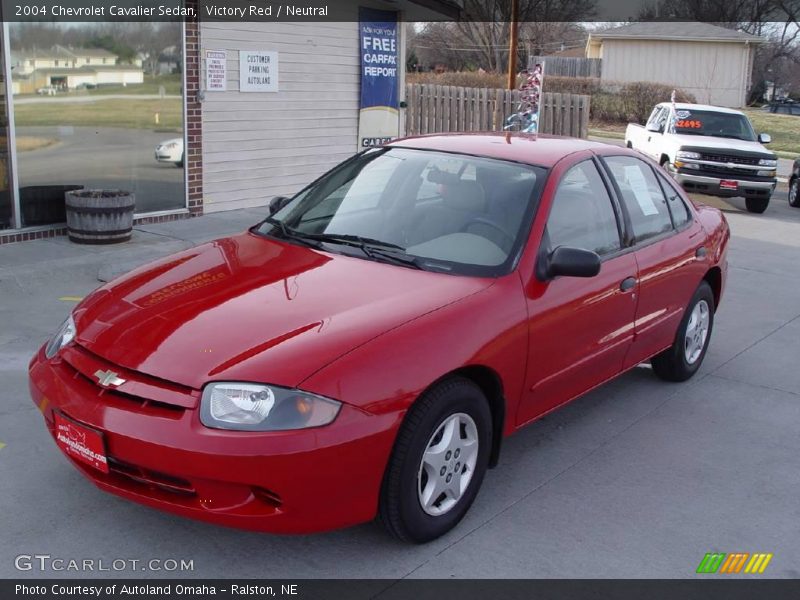 Victory Red / Neutral 2004 Chevrolet Cavalier Sedan