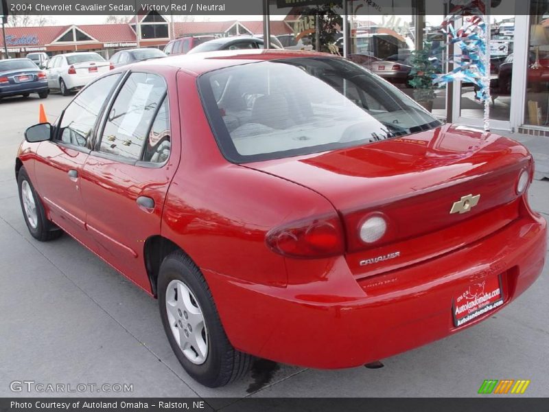 Victory Red / Neutral 2004 Chevrolet Cavalier Sedan