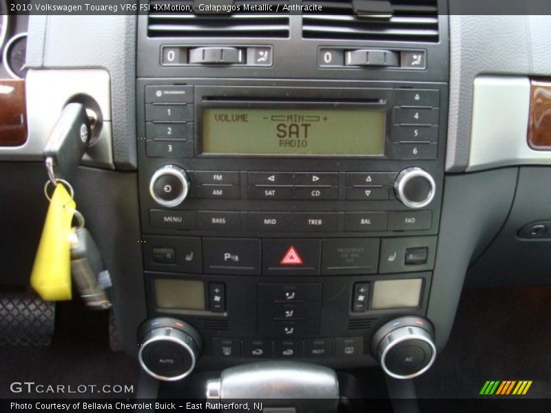 Galapagos Metallic / Anthracite 2010 Volkswagen Touareg VR6 FSI 4XMotion