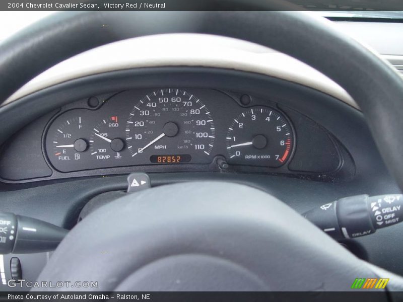 Victory Red / Neutral 2004 Chevrolet Cavalier Sedan
