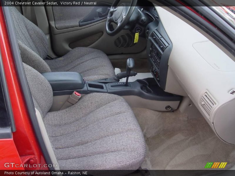 Victory Red / Neutral 2004 Chevrolet Cavalier Sedan
