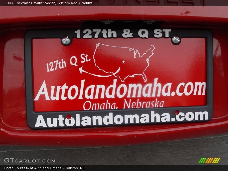 Victory Red / Neutral 2004 Chevrolet Cavalier Sedan