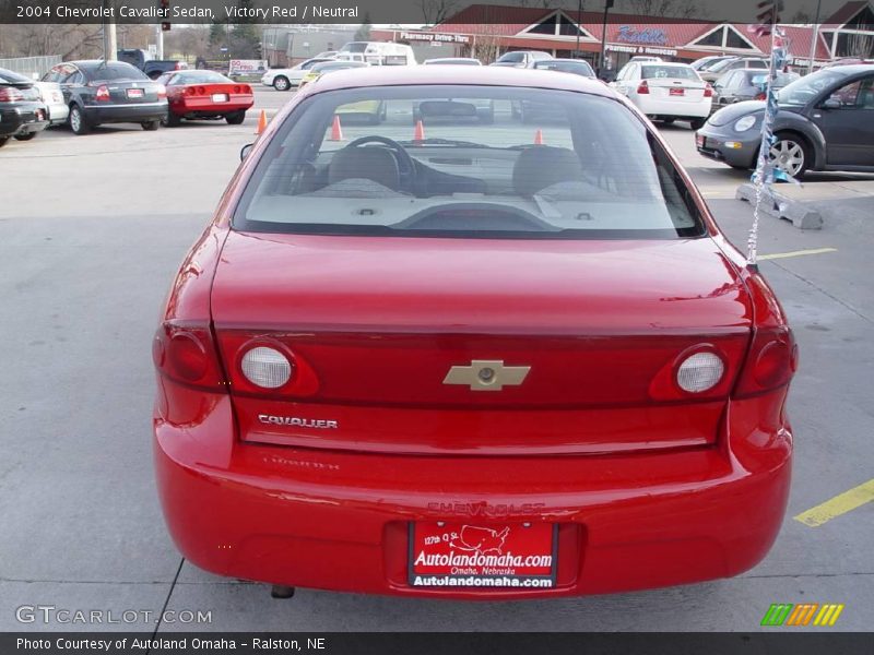 Victory Red / Neutral 2004 Chevrolet Cavalier Sedan