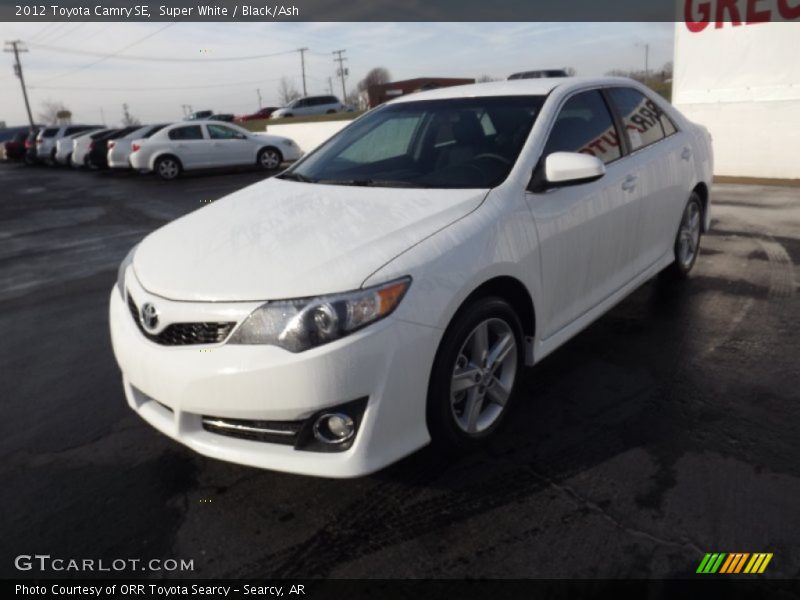 Super White / Black/Ash 2012 Toyota Camry SE