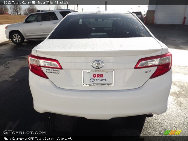 Super White / Black/Ash 2012 Toyota Camry SE