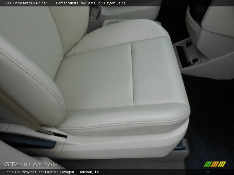Pomegranate Red Metallic / Ceylon Beige 2010 Volkswagen Routan SE
