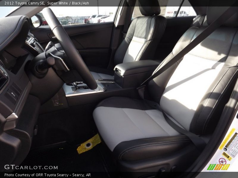 Super White / Black/Ash 2012 Toyota Camry SE