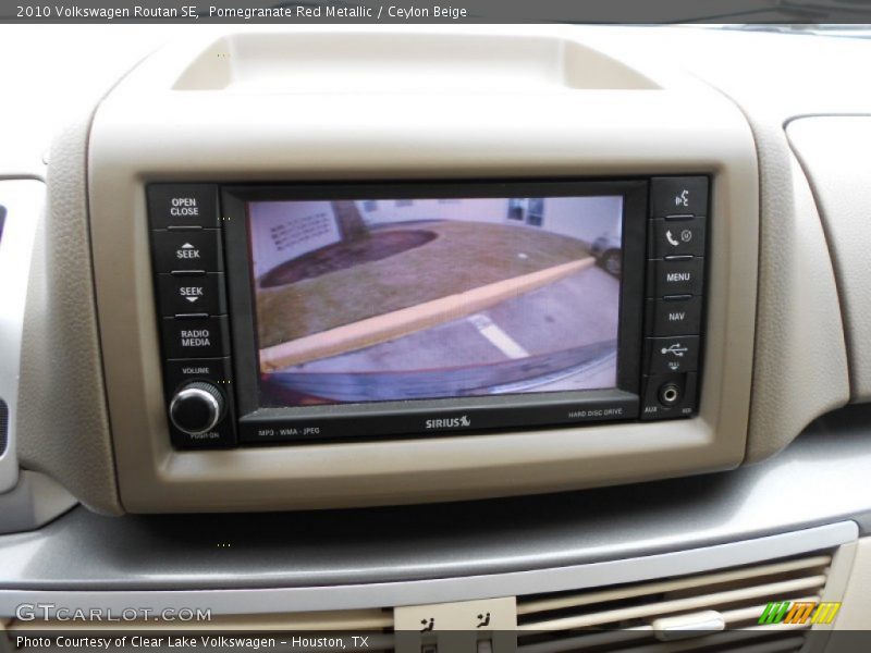 Pomegranate Red Metallic / Ceylon Beige 2010 Volkswagen Routan SE