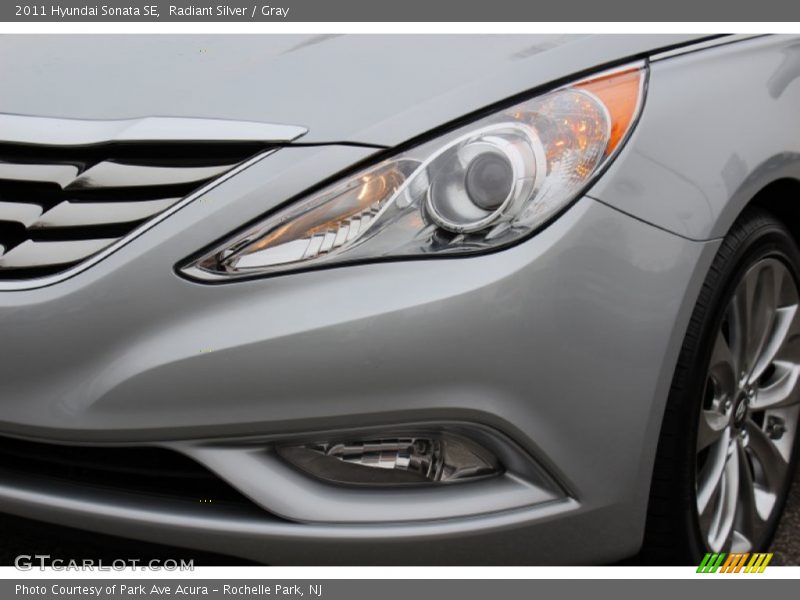 Radiant Silver / Gray 2011 Hyundai Sonata SE