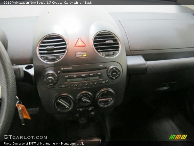 Candy White / Black 2010 Volkswagen New Beetle 2.5 Coupe