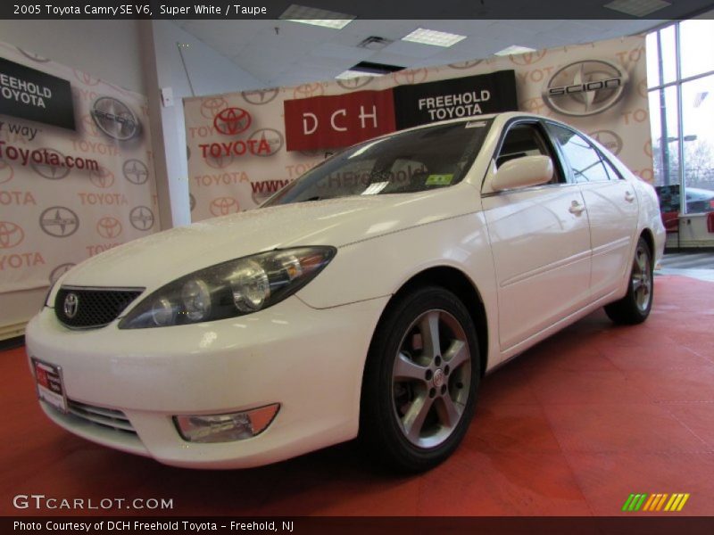 Super White / Taupe 2005 Toyota Camry SE V6