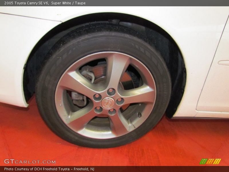 Super White / Taupe 2005 Toyota Camry SE V6