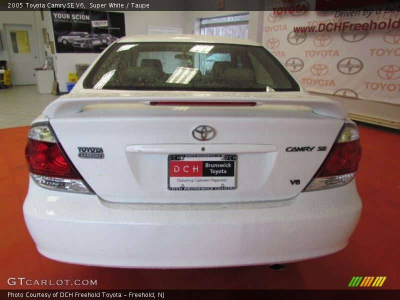 Super White / Taupe 2005 Toyota Camry SE V6