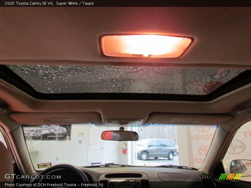 Super White / Taupe 2005 Toyota Camry SE V6