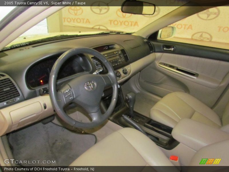 Super White / Taupe 2005 Toyota Camry SE V6