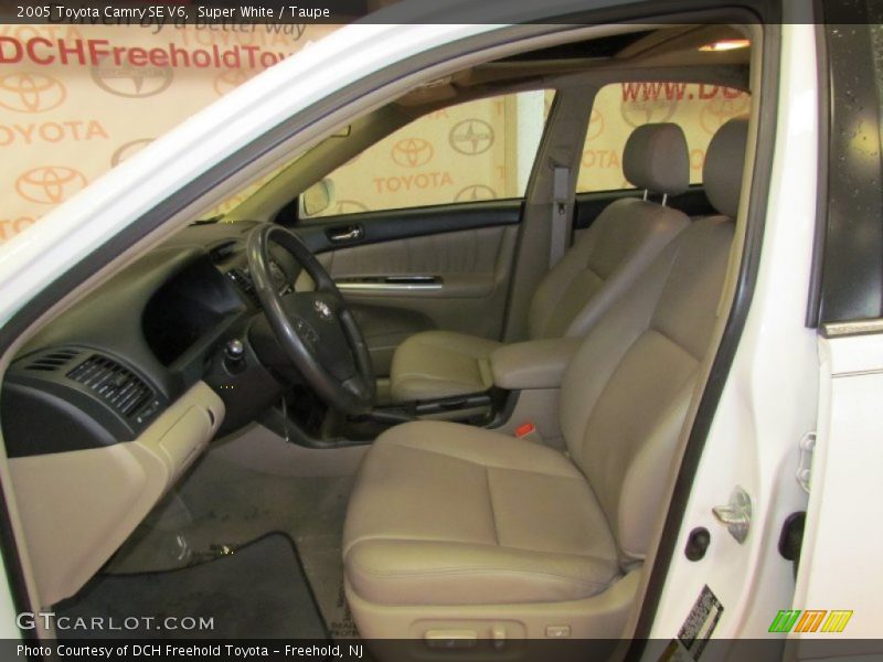 Super White / Taupe 2005 Toyota Camry SE V6