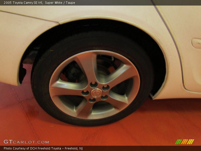 Super White / Taupe 2005 Toyota Camry SE V6