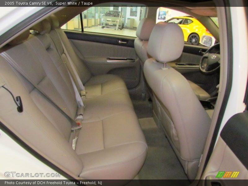 Super White / Taupe 2005 Toyota Camry SE V6