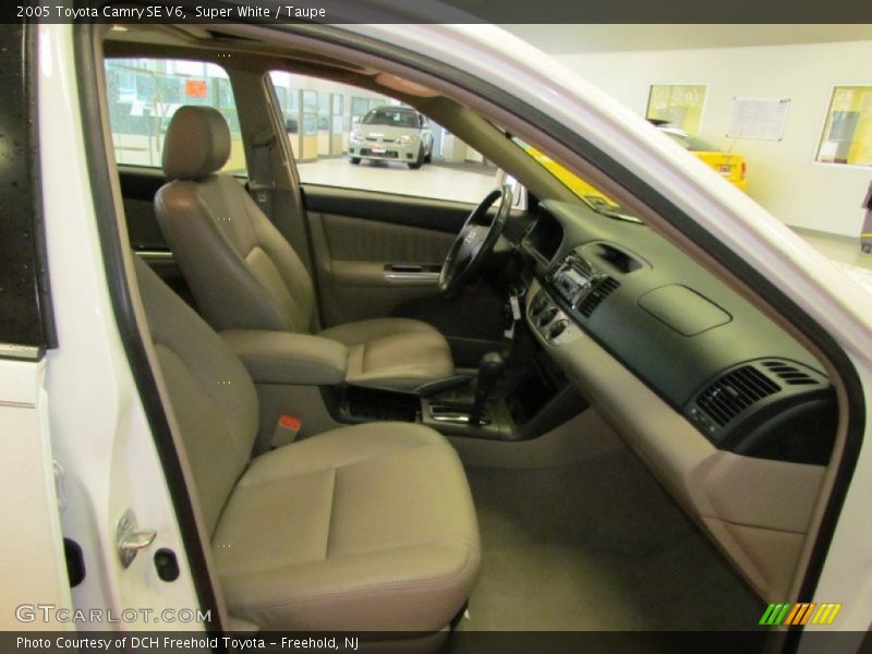 Super White / Taupe 2005 Toyota Camry SE V6