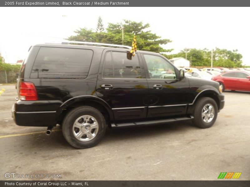 Black Clearcoat / Medium Parchment 2005 Ford Expedition Limited