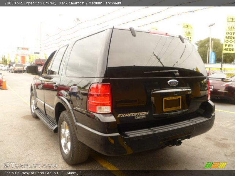 Black Clearcoat / Medium Parchment 2005 Ford Expedition Limited