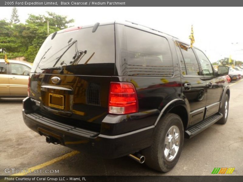 Black Clearcoat / Medium Parchment 2005 Ford Expedition Limited