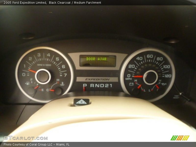 Black Clearcoat / Medium Parchment 2005 Ford Expedition Limited