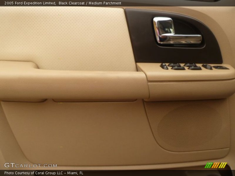 Black Clearcoat / Medium Parchment 2005 Ford Expedition Limited