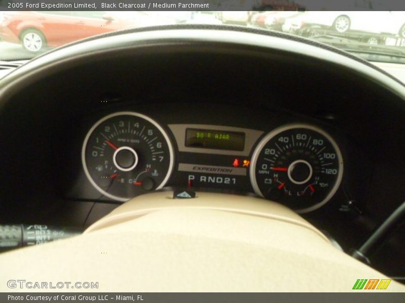 Black Clearcoat / Medium Parchment 2005 Ford Expedition Limited