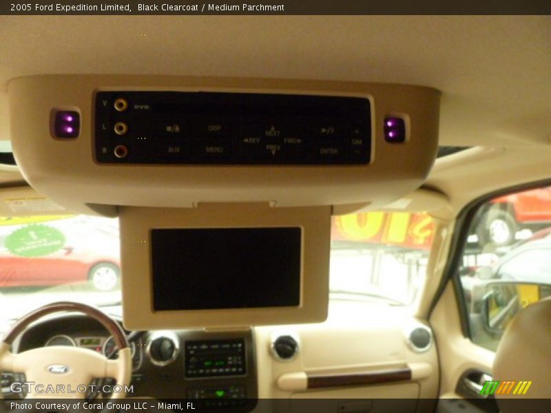Black Clearcoat / Medium Parchment 2005 Ford Expedition Limited
