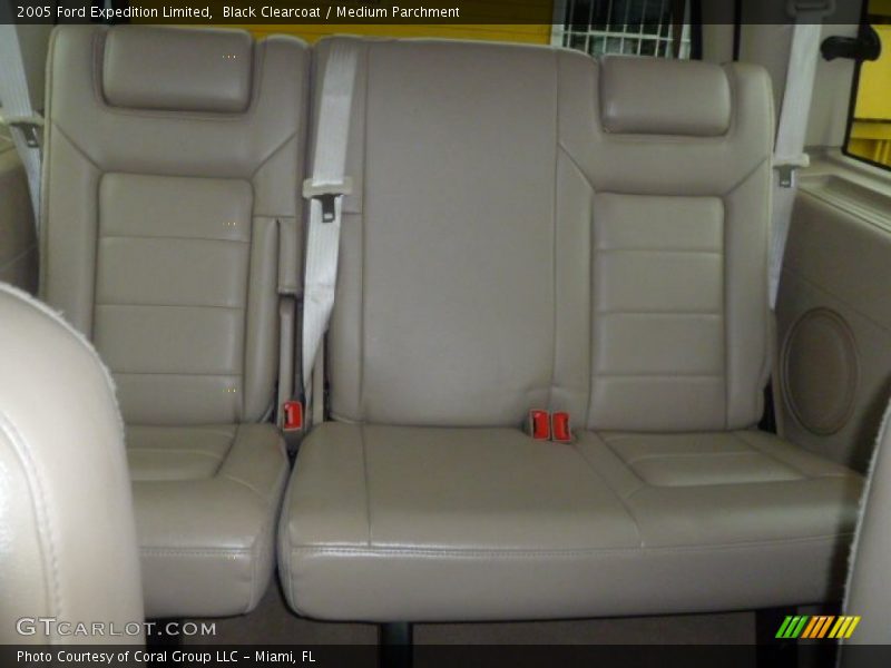 Black Clearcoat / Medium Parchment 2005 Ford Expedition Limited